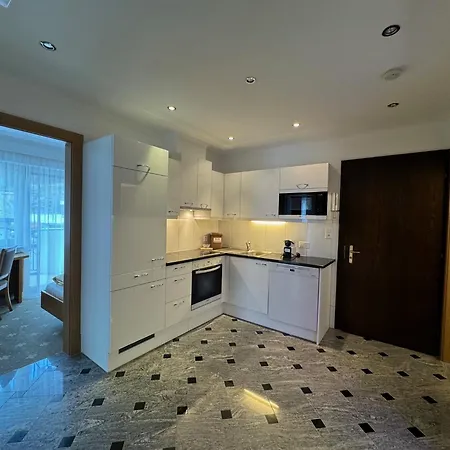 Cristal Appartementhaus *