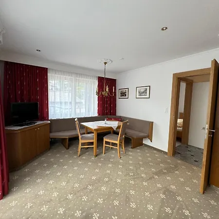 Cristal Appartementhaus سامنون