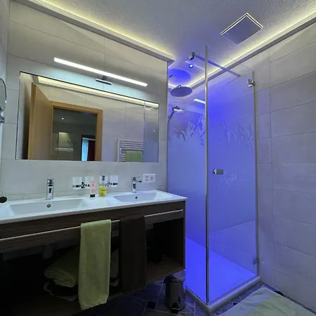 شقة Cristal Appartementhaus *