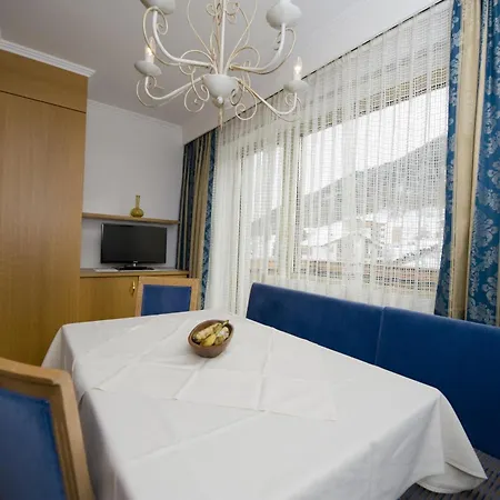 Cristal Appartementhaus شقة