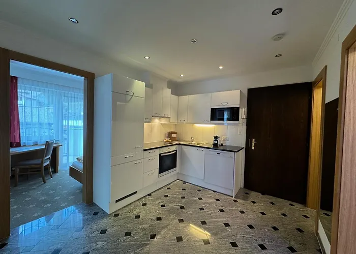 Cristal Appartementhaus *